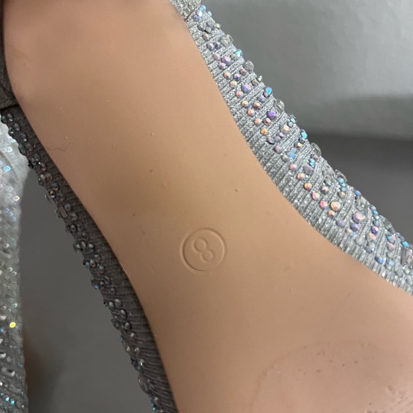 Elegant Silver Women's Shoes - Picture 7 of 8